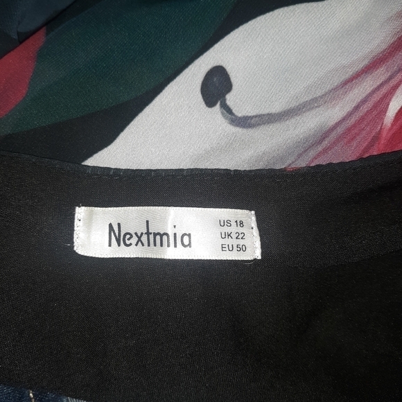 Nextmia flowy floral blouse top is layerd size 18" - Picture 4 of 7